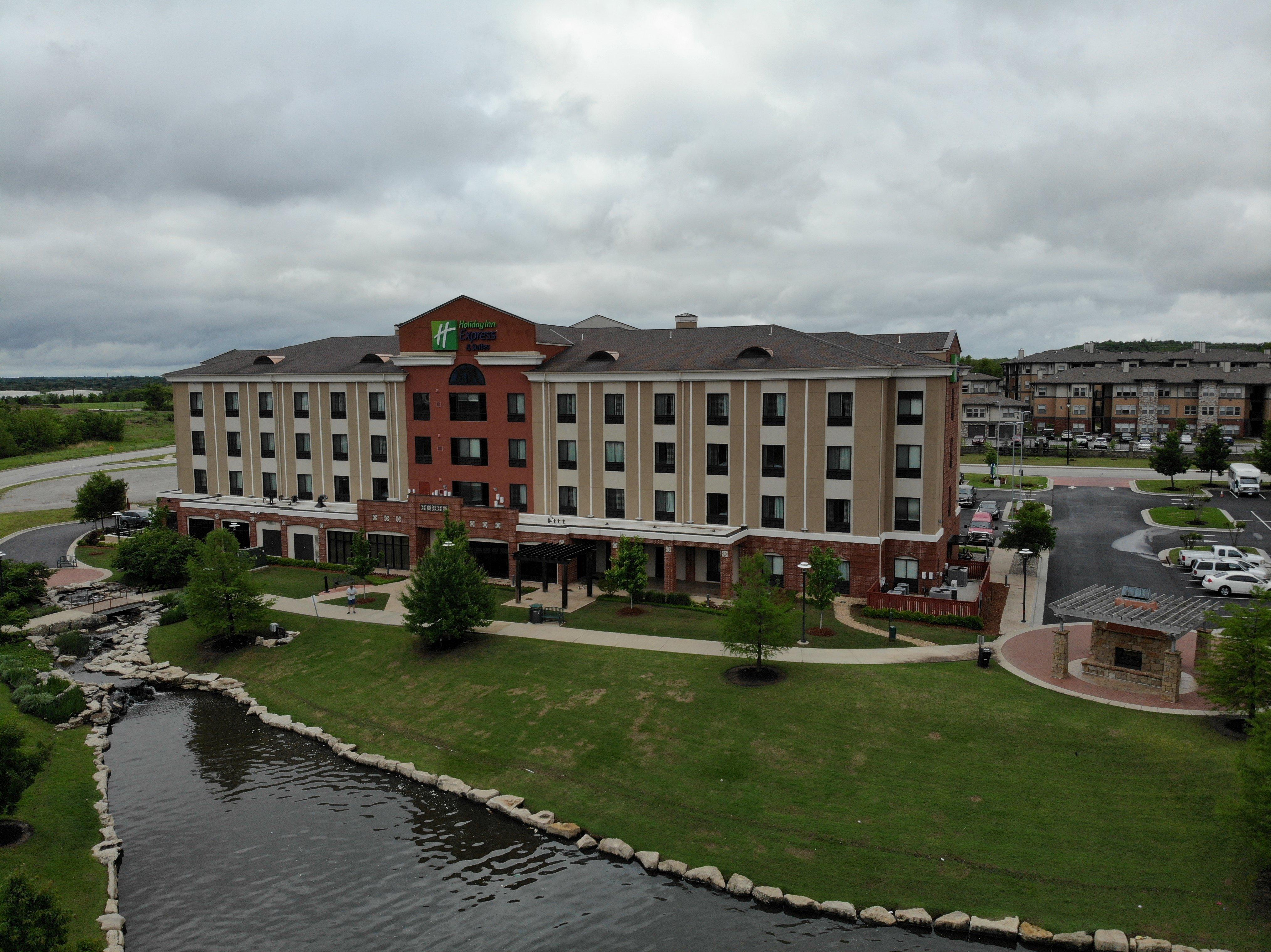 Holiday Inn Express & Suites Glenpool By Ihg Exterior photo
