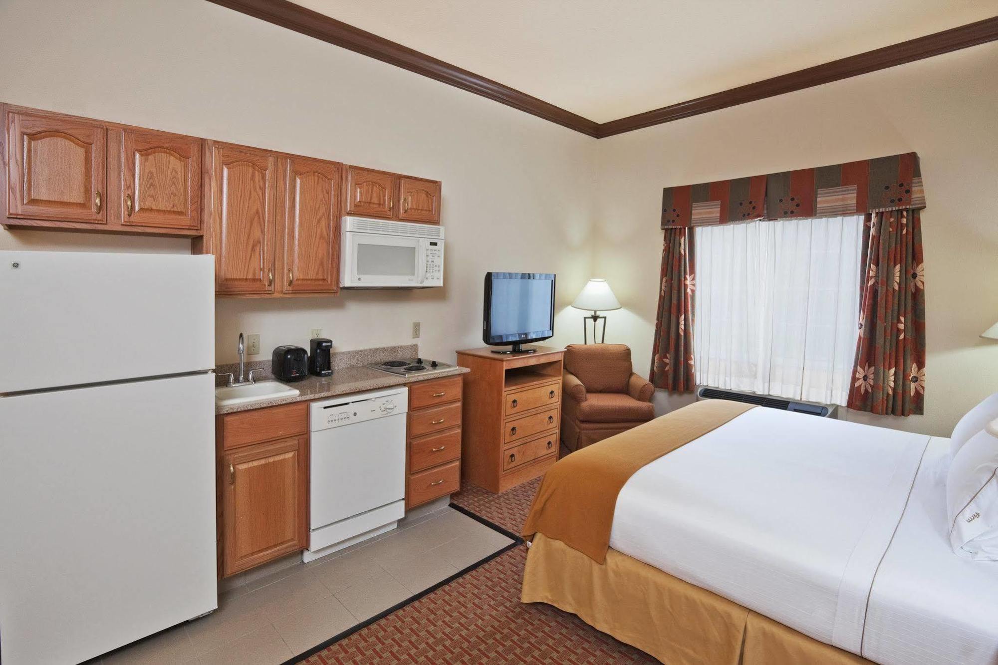 Holiday Inn Express & Suites Glenpool By Ihg Exterior photo